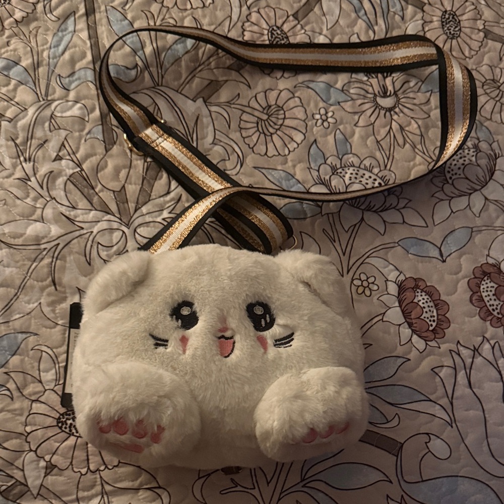 NWT Cute White Plush Cat 🐈 Crossbody Bag w/ strap 🐈🐈‍⬛😻🙀😽😸